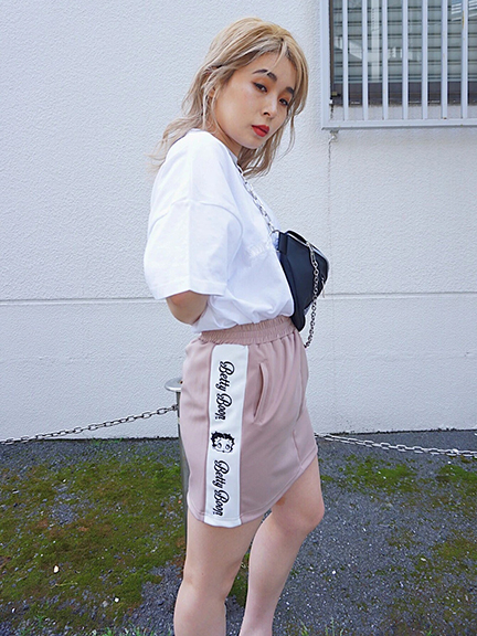 bettyページ 51tUxac-DNL._UF350,350_QL50_.jpg