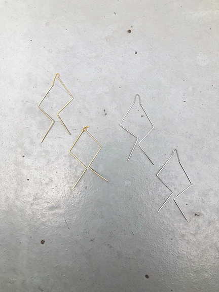 ジグザグピアス(ゴールド)