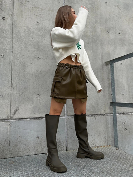 美品✨qui⭐️【F】レザー牛革ミニカーゴスカートウエストゴムカーキ 美品✨qui⭐️【F】レザー牛革ミニカーゴスカートウエストゴムカーキ
