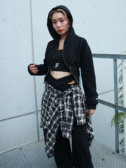 babyMonster フーディー ショート丈 BLACK モンスターフーディー BLACK（Short） | BABYMONSTER ONLINE SHOP